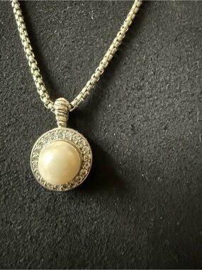 David Yurman Elegant Silver Necklace with Cream Cabochon Pendant